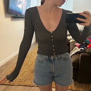 Long sleeve grey top